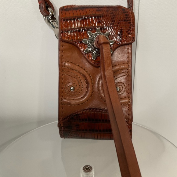 Ariat Brown Leather 4.5”Lx3”W Snap Close Case w/Silver Hardware, Tassel & Strap - Picture 4 of 16